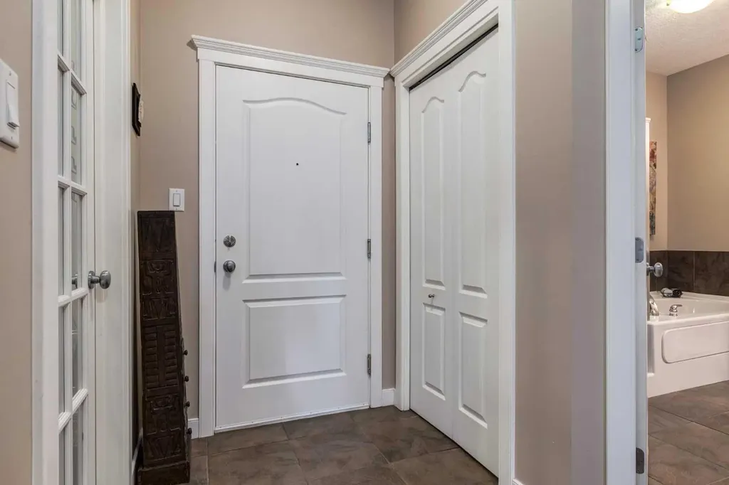 30 Discovery Ridge Close SW Calgary AB T3H 5X5