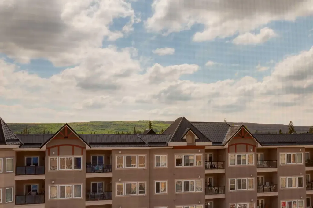 30 Discovery Ridge Close SW Calgary AB T3H 5X5