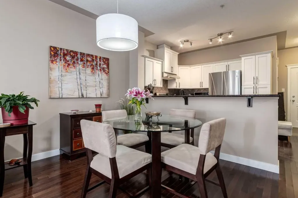 30 Discovery Ridge Close SW Calgary AB T3H 5X5