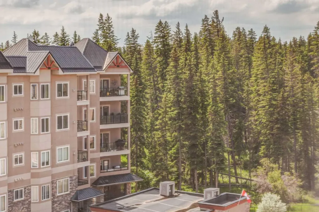 30 Discovery Ridge Close SW Calgary AB T3H 5X5