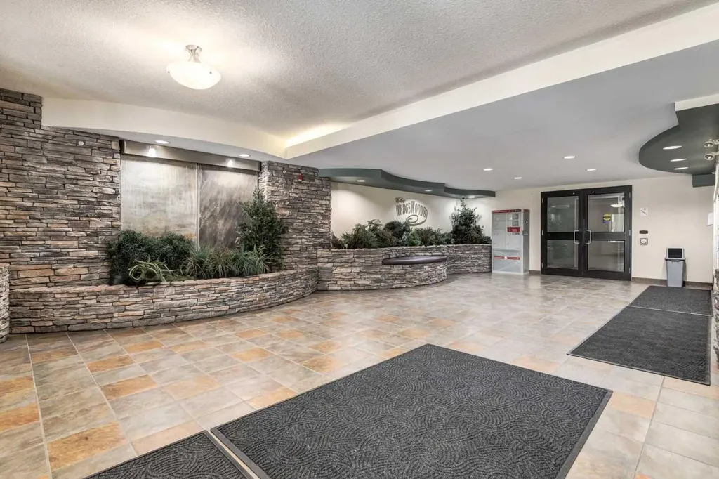 30 Discovery Ridge Close SW Calgary AB T3H 5X5