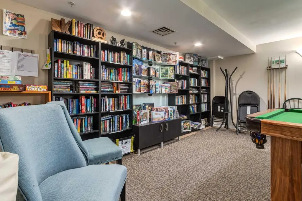 30 Discovery Ridge Close SW Calgary AB T3H 5X5