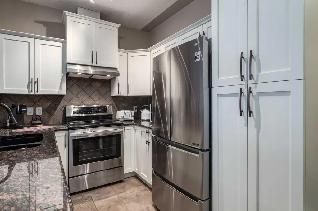 30 Discovery Ridge Close SW Calgary AB T3H 5X5