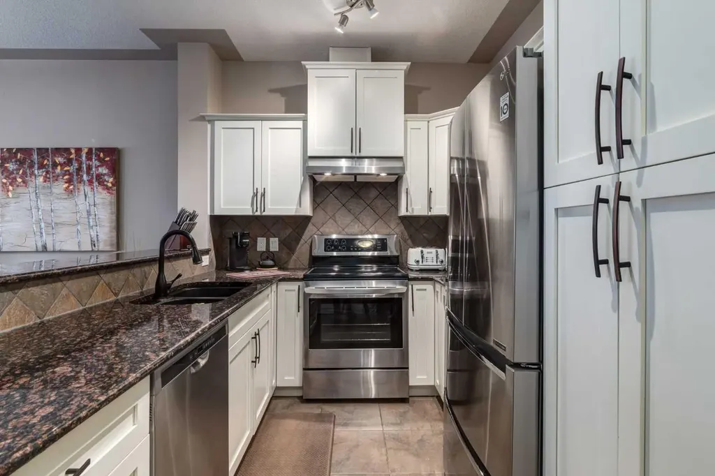 30 Discovery Ridge Close SW Calgary AB T3H 5X5