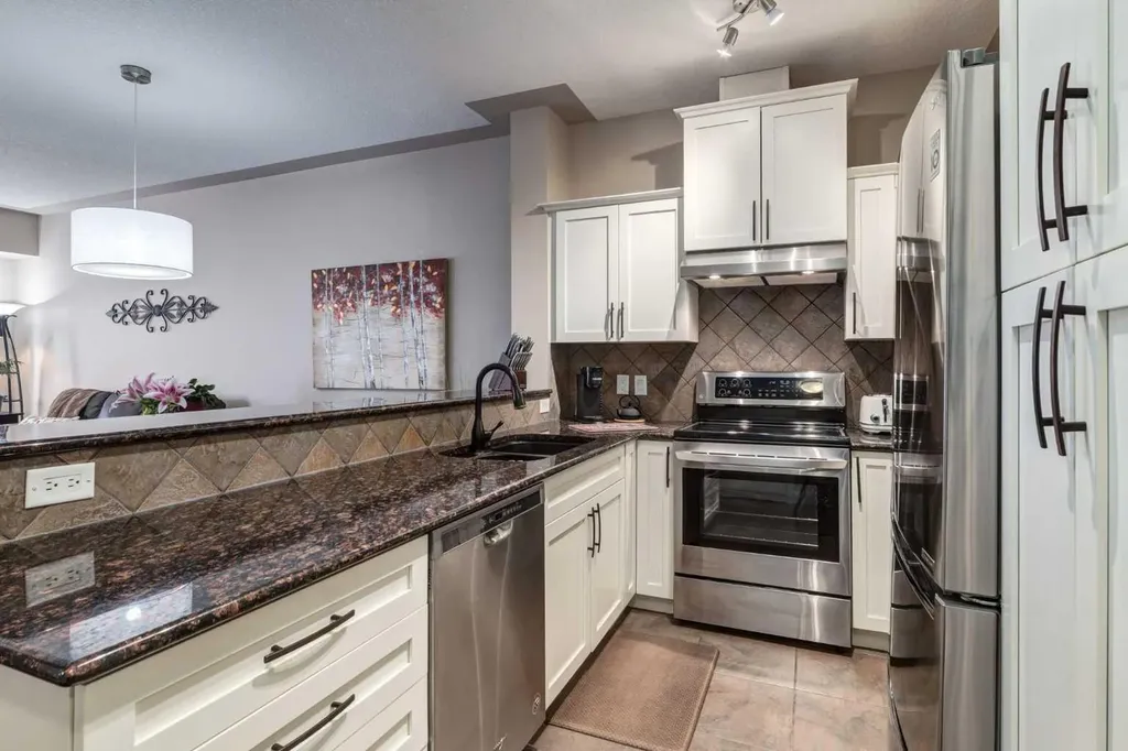 30 Discovery Ridge Close SW Calgary AB T3H 5X5