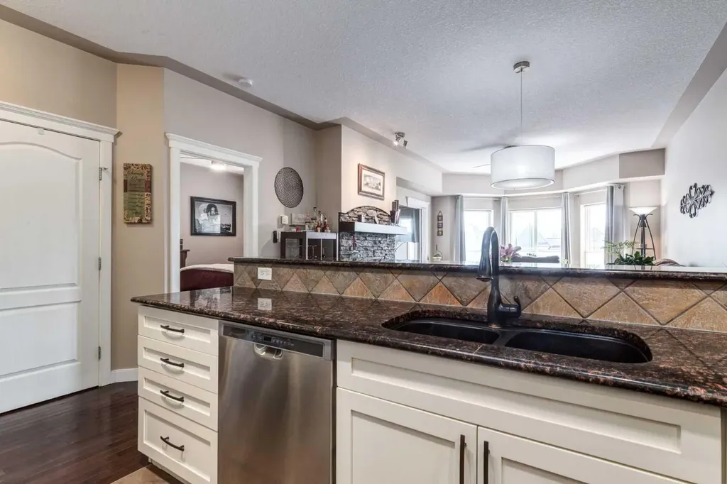 30 Discovery Ridge Close SW Calgary AB T3H 5X5