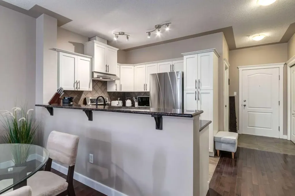 30 Discovery Ridge Close SW Calgary AB T3H 5X5