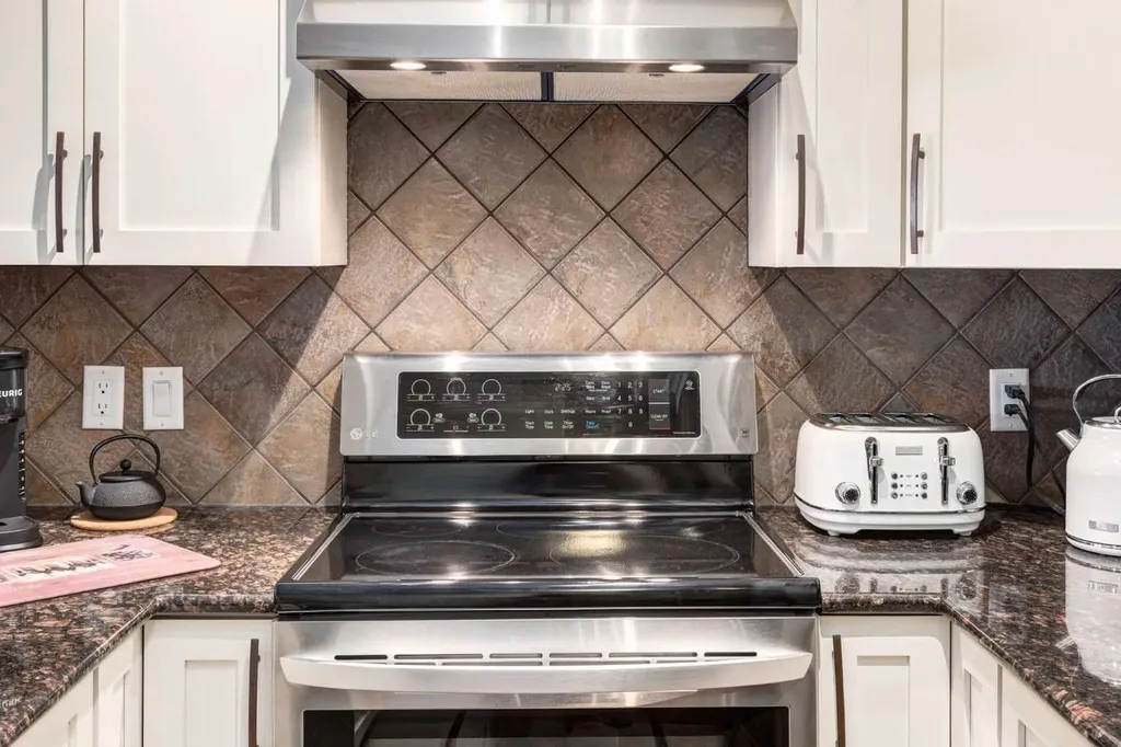 30 Discovery Ridge Close SW Calgary AB T3H 5X5
