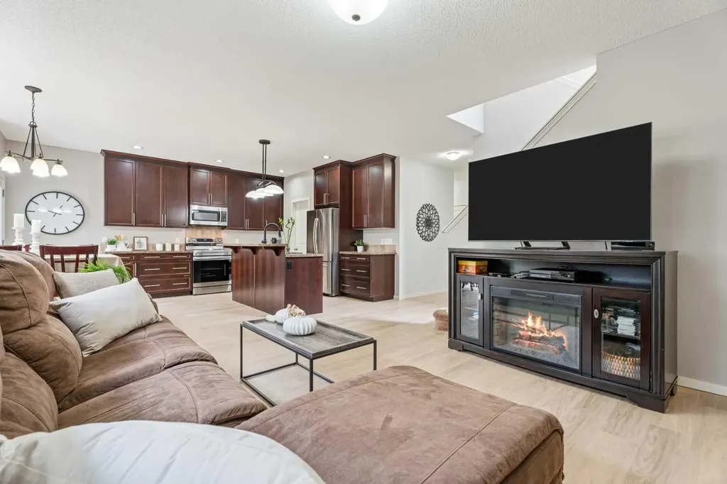 1198 Kingston Crescent SE Airdrie AB T4A 0E9