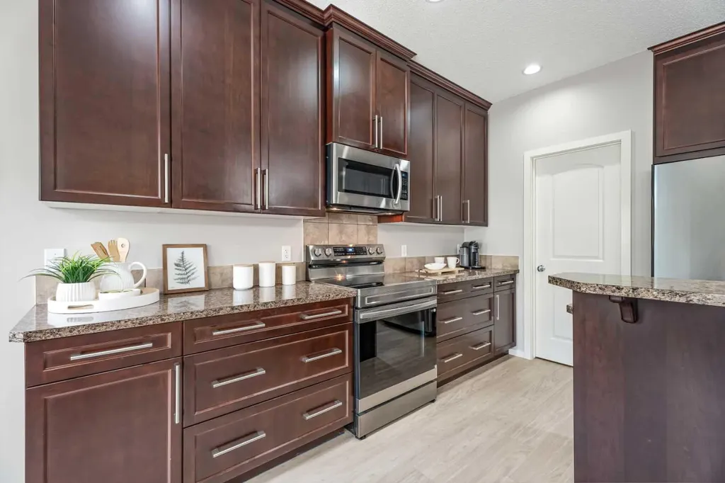 1198 Kingston Crescent SE Airdrie AB T4A 0E9