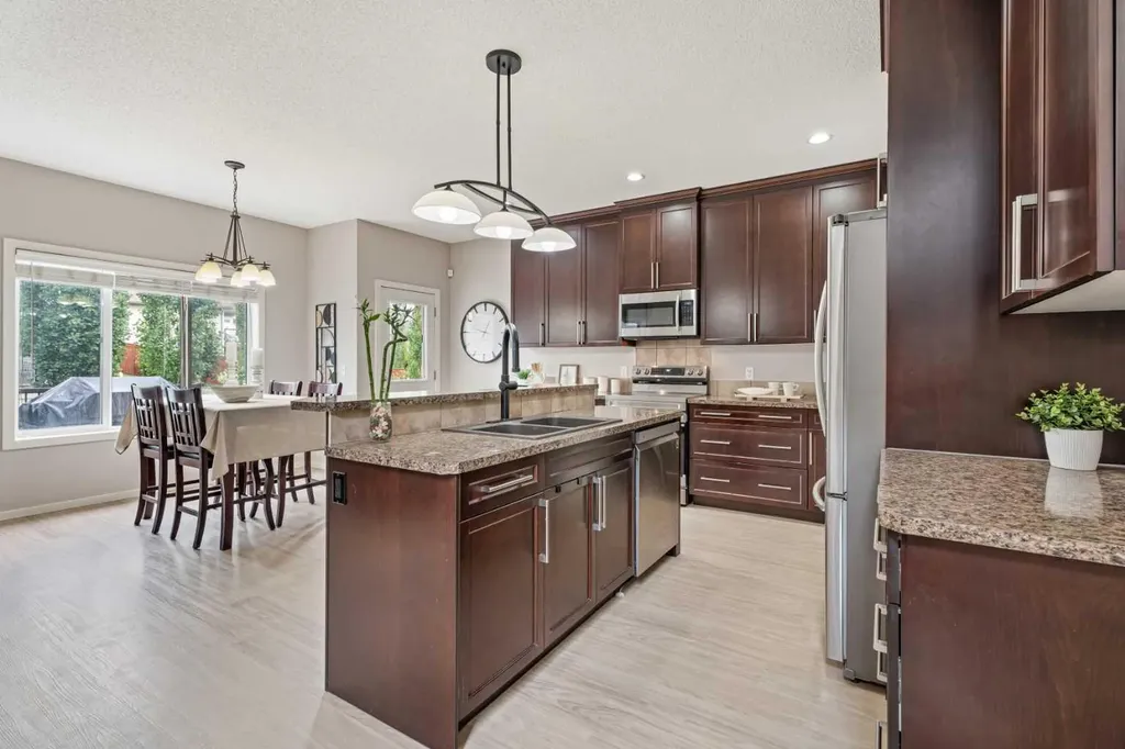 1198 Kingston Crescent SE Airdrie AB T4A 0E9