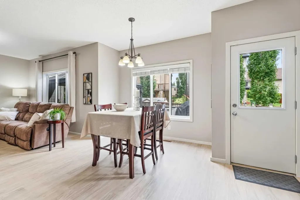 1198 Kingston Crescent SE Airdrie AB T4A 0E9