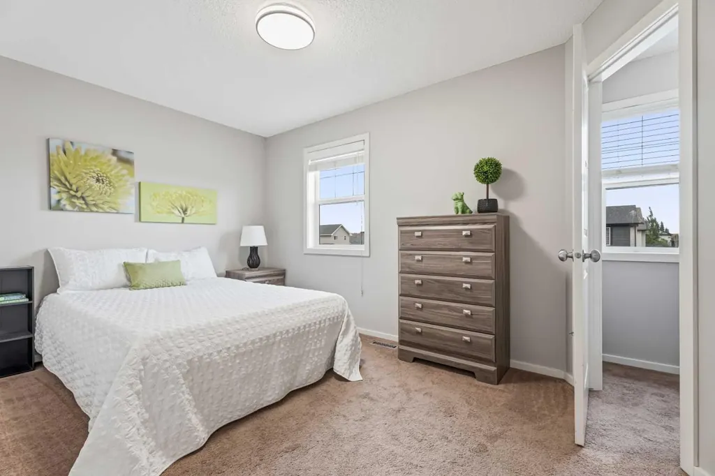 1198 Kingston Crescent SE Airdrie AB T4A 0E9
