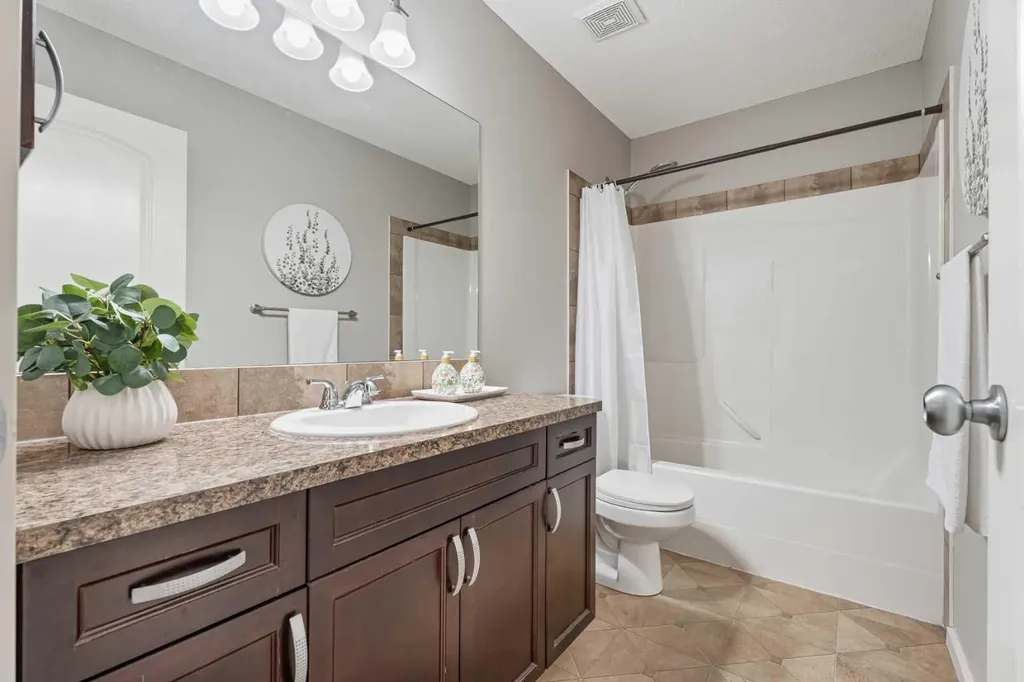 1198 Kingston Crescent SE Airdrie AB T4A 0E9