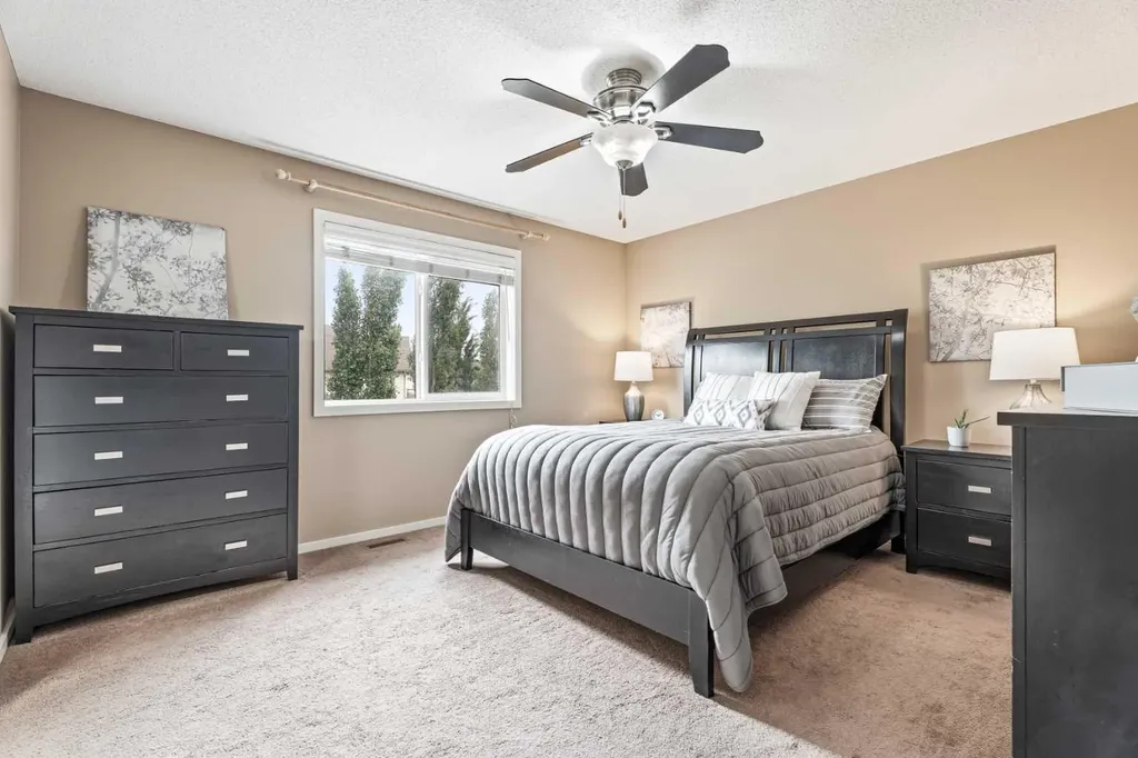 1198 Kingston Crescent SE Airdrie AB T4A 0E9