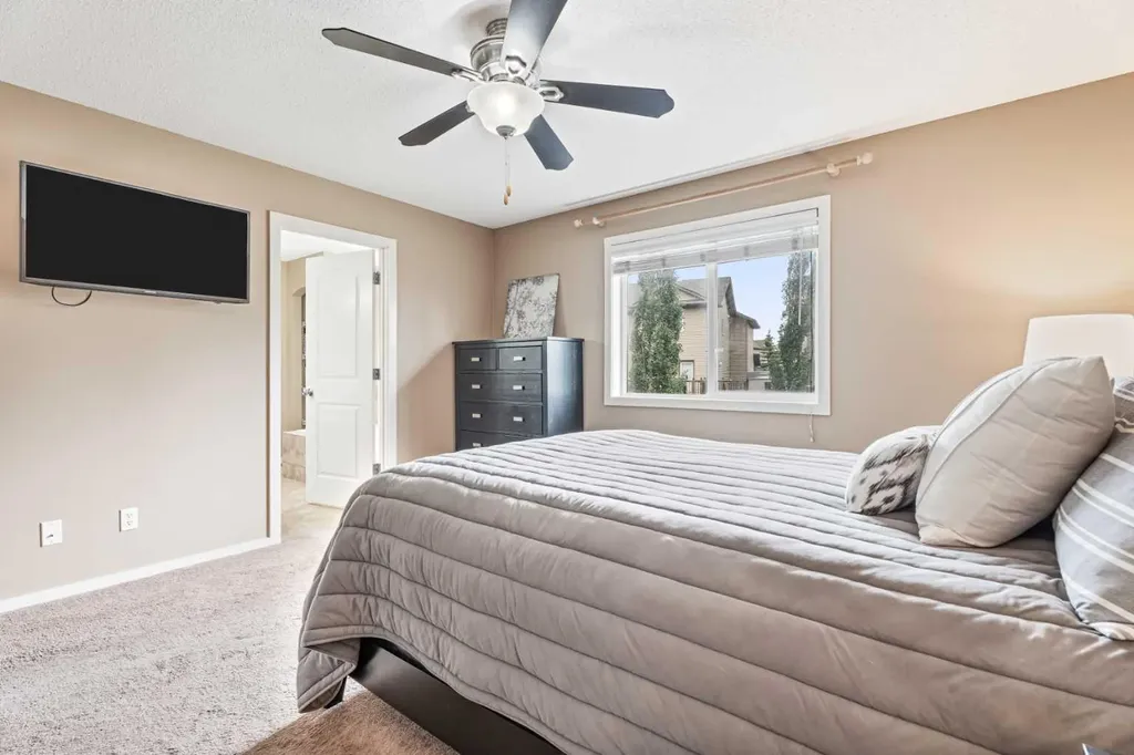 1198 Kingston Crescent SE Airdrie AB T4A 0E9