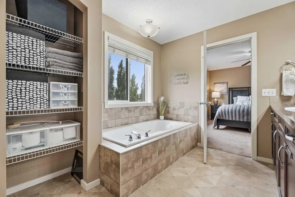 1198 Kingston Crescent SE Airdrie AB T4A 0E9