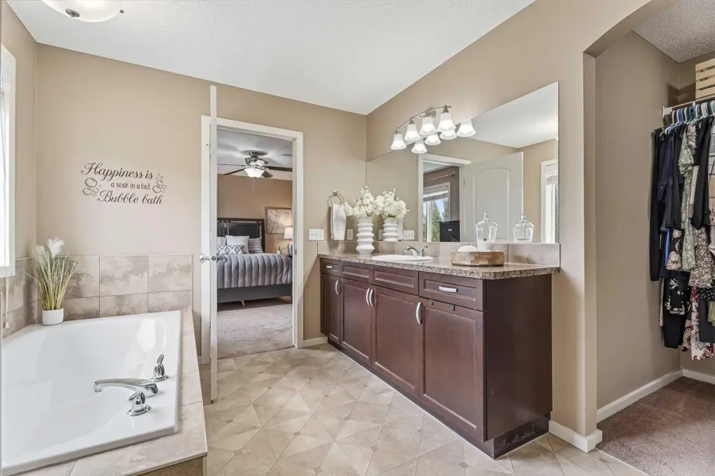 1198 Kingston Crescent SE Airdrie AB T4A 0E9