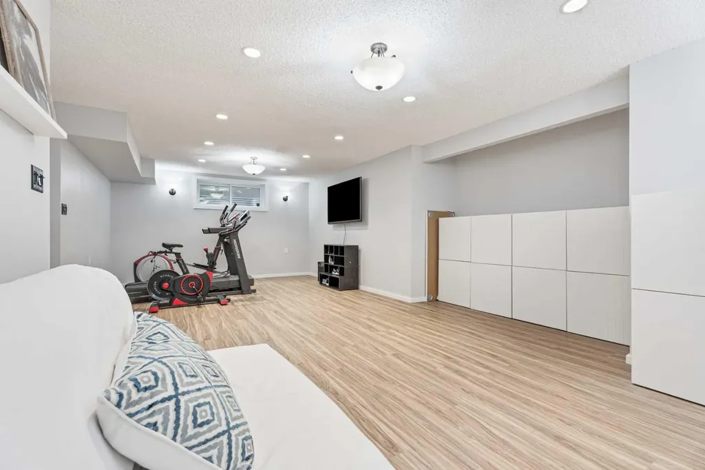 1198 Kingston Crescent SE Airdrie AB T4A 0E9