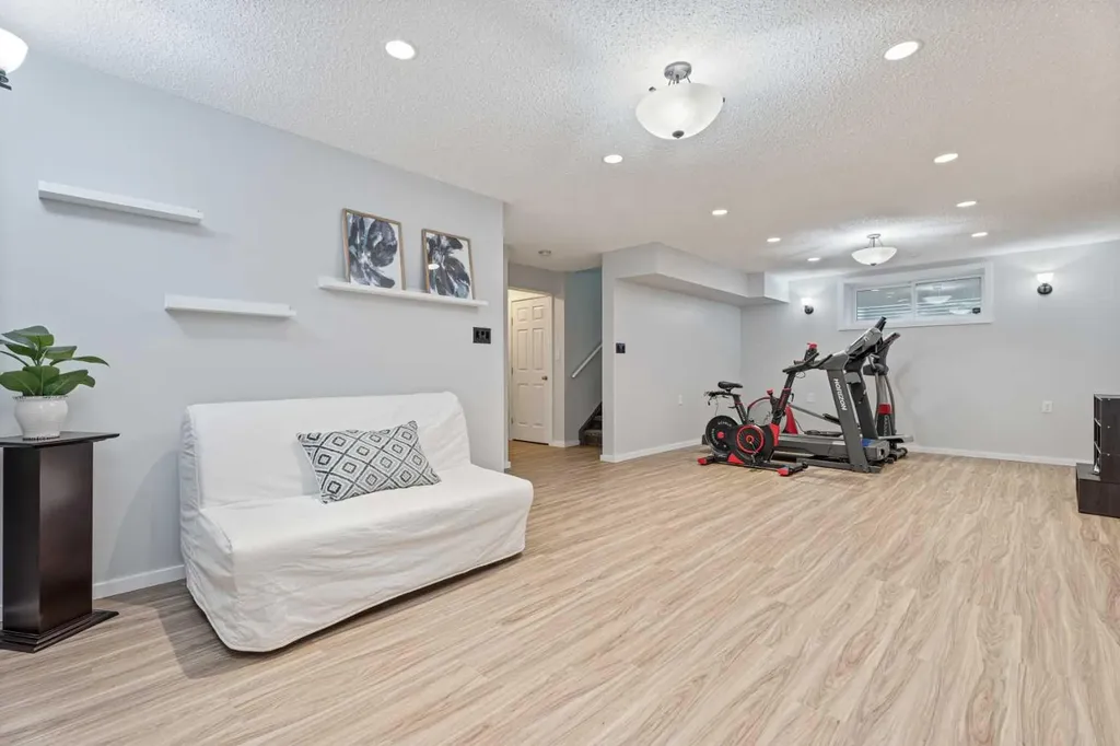 1198 Kingston Crescent SE Airdrie AB T4A 0E9