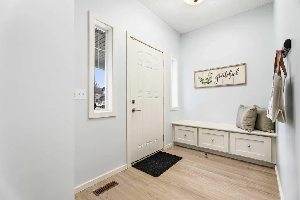 1198 Kingston Crescent SE Airdrie AB T4A 0E9