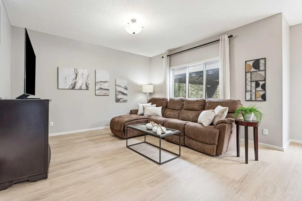 1198 Kingston Crescent SE Airdrie AB T4A 0E9