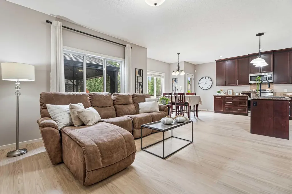 1198 Kingston Crescent SE Airdrie AB T4A 0E9