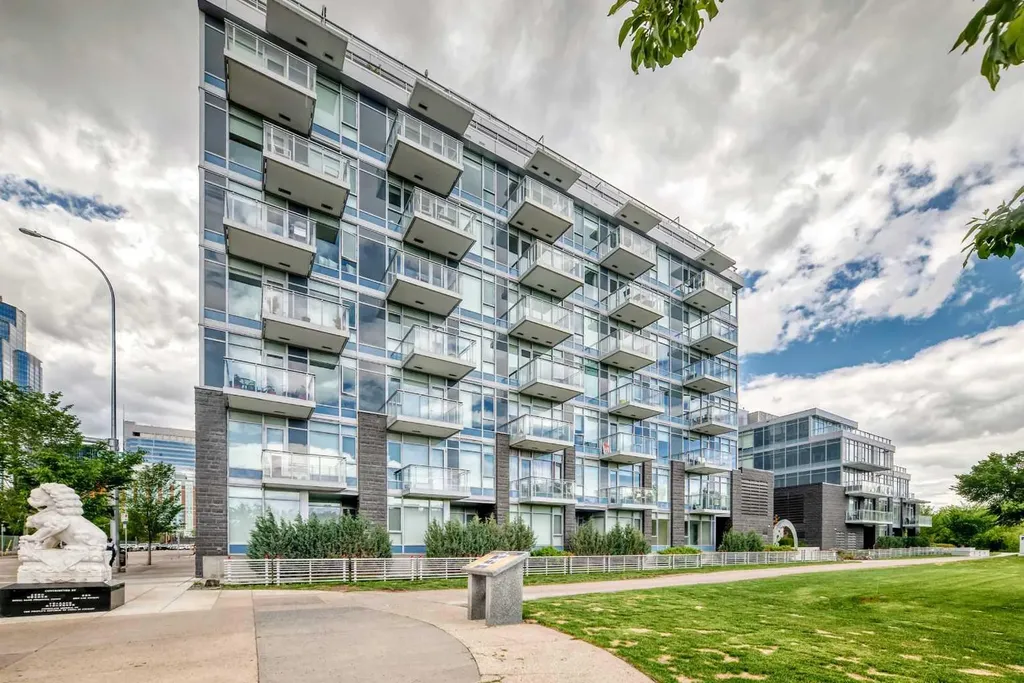 118 Waterfront Court SW Calgary AB T2P1K8