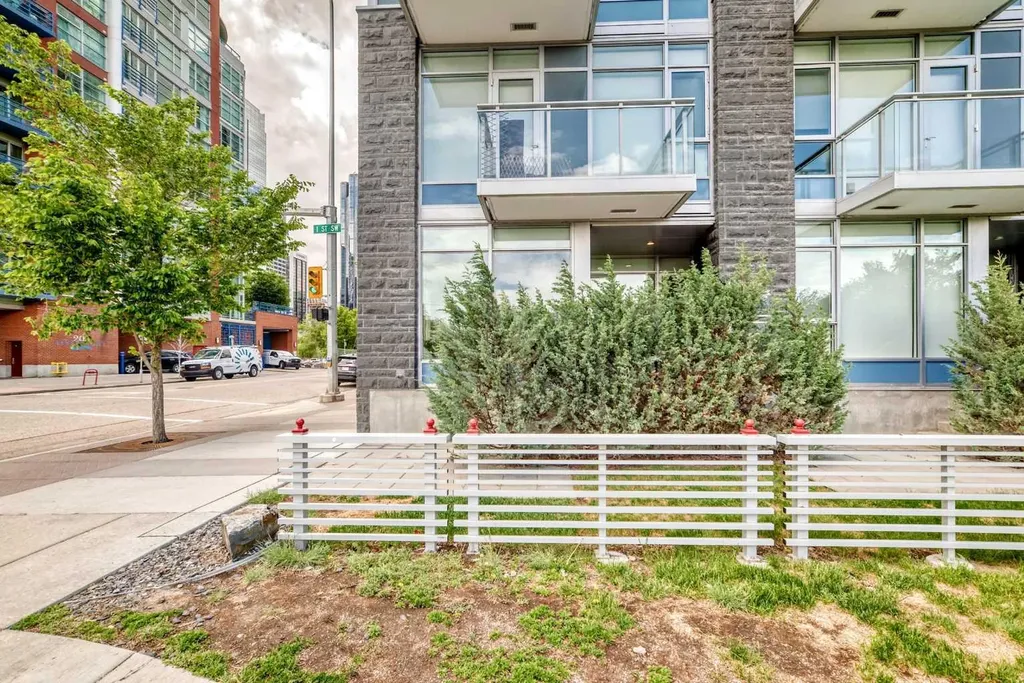 118 Waterfront Court SW Calgary AB T2P1K8