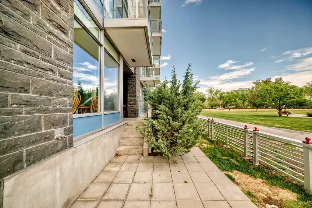 118 Waterfront Court SW Calgary AB T2P1K8