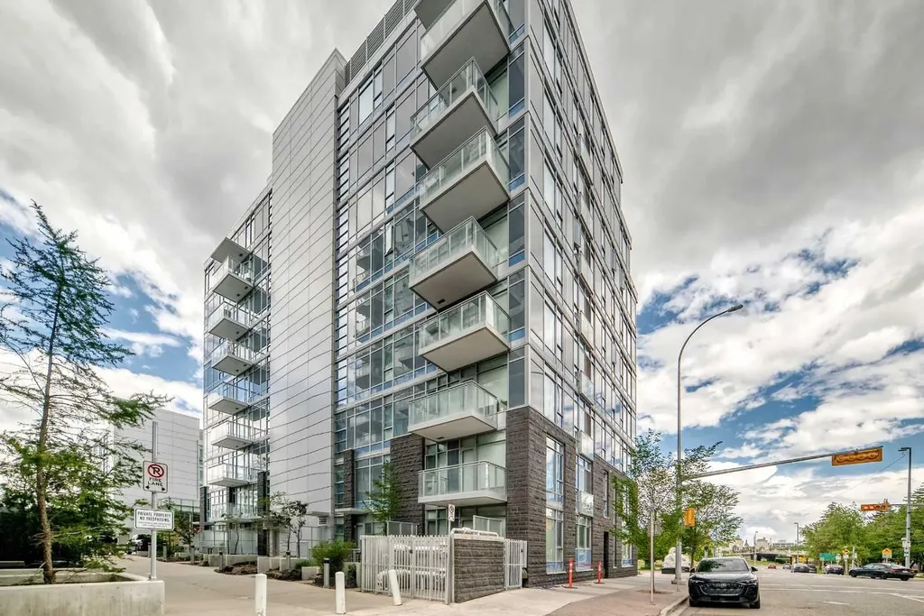 118 Waterfront Court SW Calgary AB T2P1K8