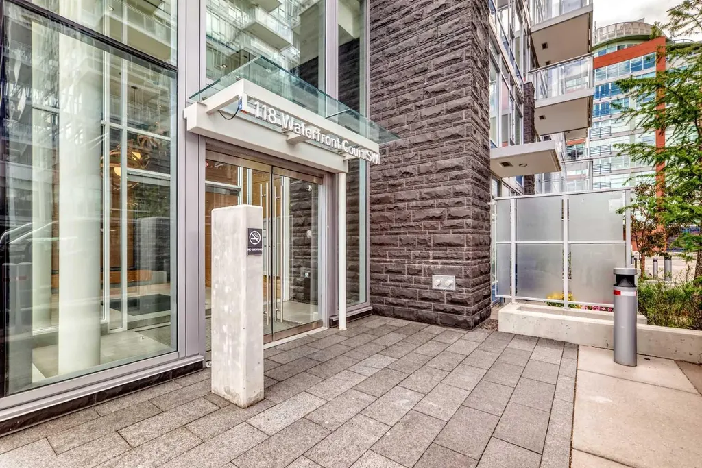 118 Waterfront Court SW Calgary AB T2P1K8