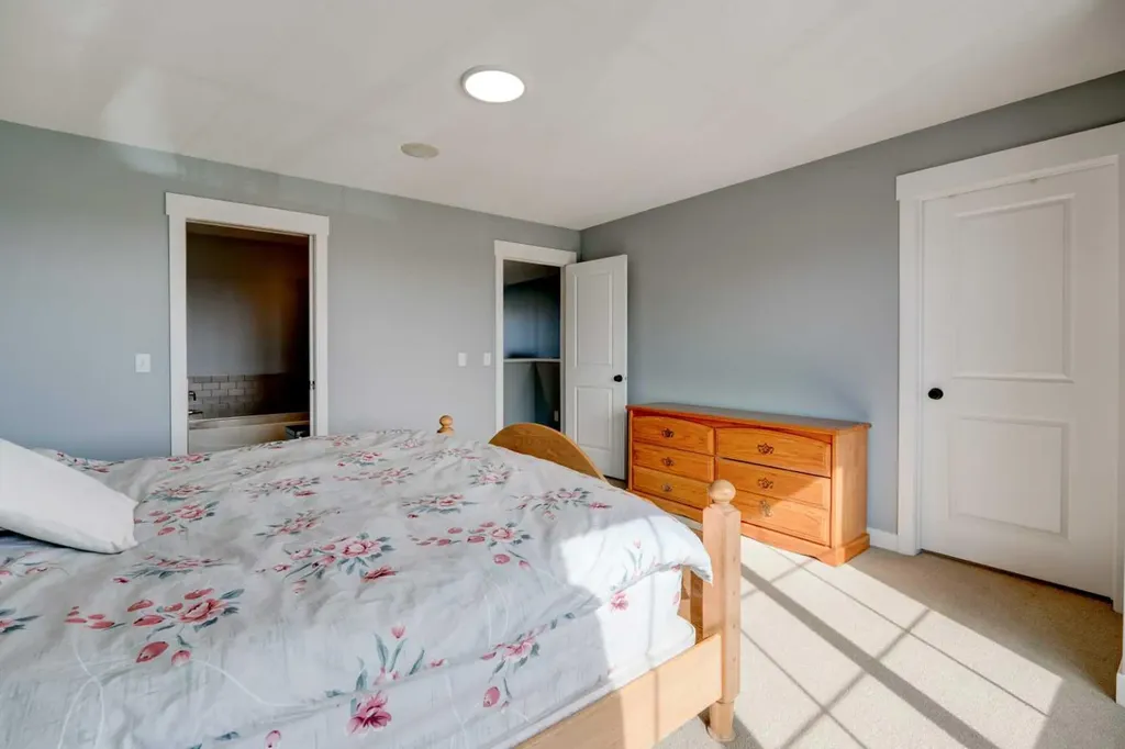 280 Rainbow Falls Drive Chestermere AB T1X0E4