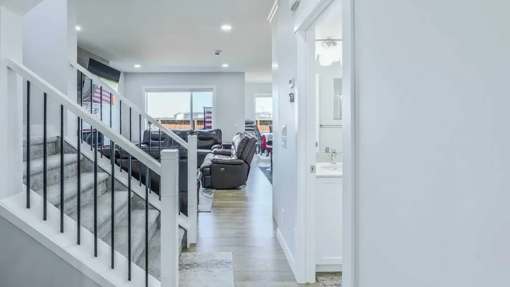 889 Corner Meadows Way NE Calgary AB T3N 2C7