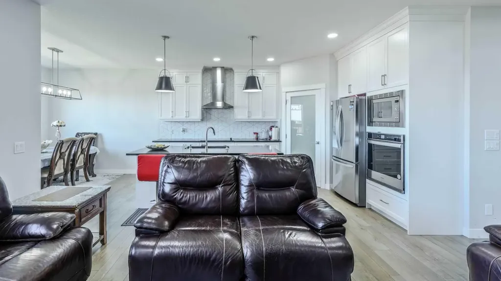 889 Corner Meadows Way NE Calgary AB T3N 2C7