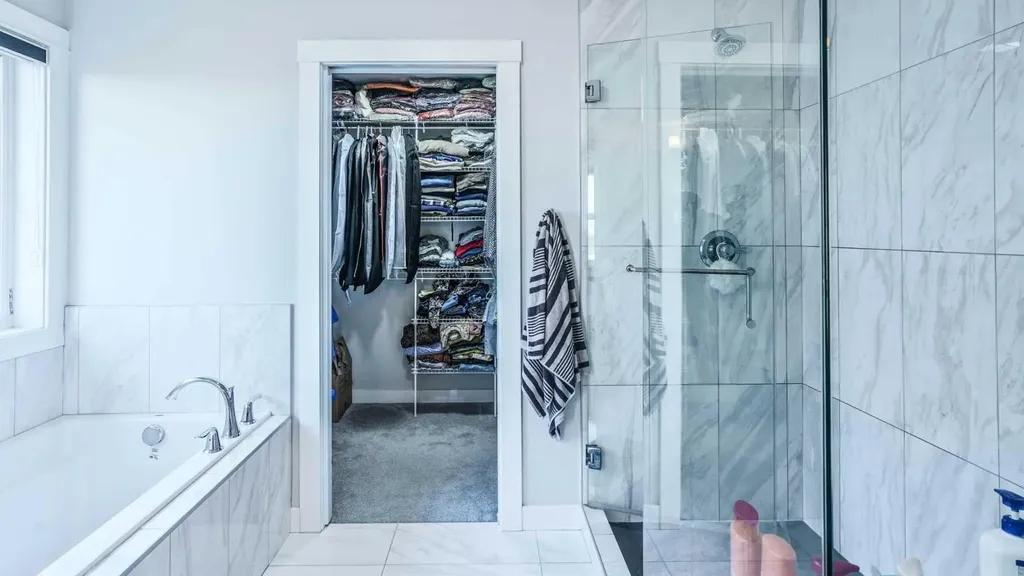 889 Corner Meadows Way NE Calgary AB T3N 2C7