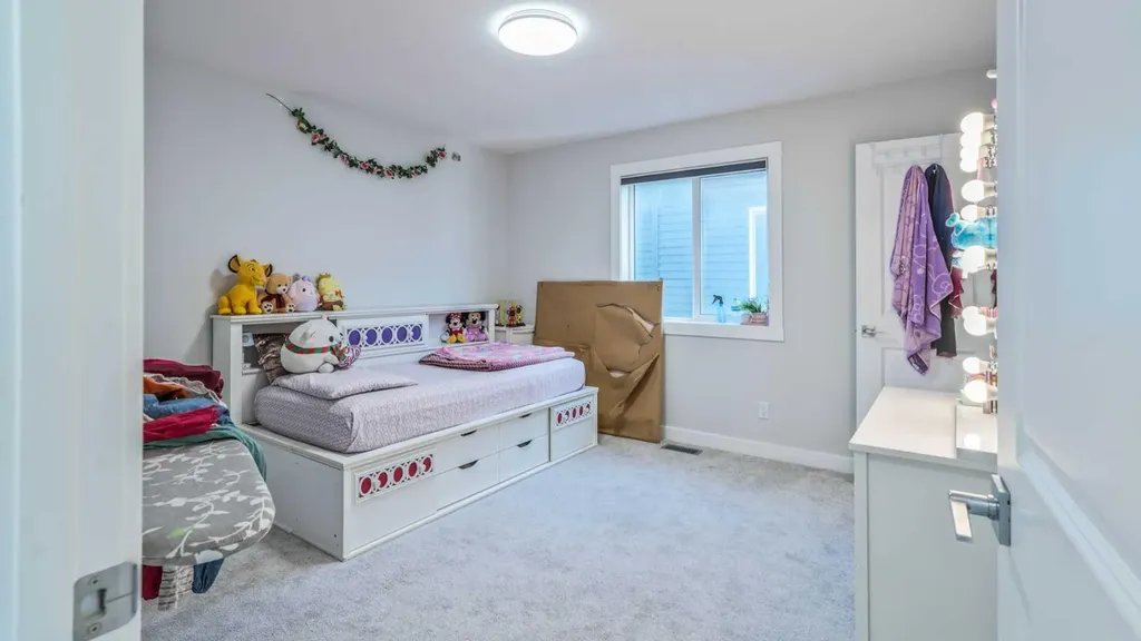 889 Corner Meadows Way NE Calgary AB T3N 2C7