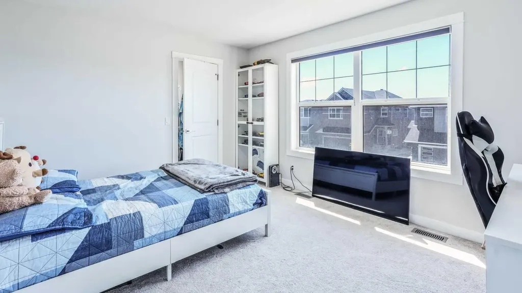 889 Corner Meadows Way NE Calgary AB T3N 2C7