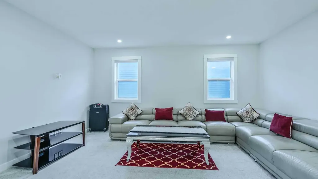 889 Corner Meadows Way NE Calgary AB T3N 2C7