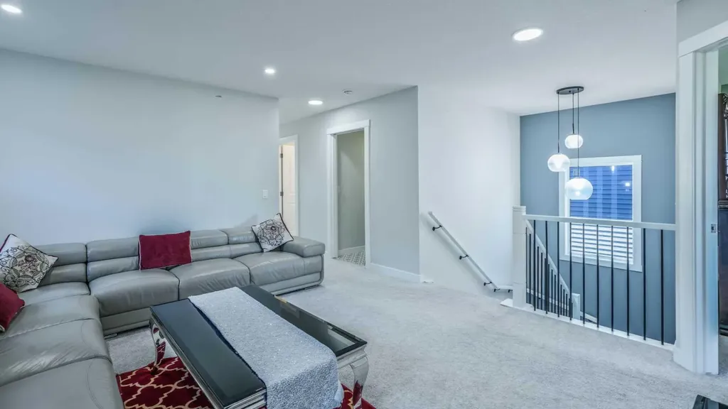 889 Corner Meadows Way NE Calgary AB T3N 2C7