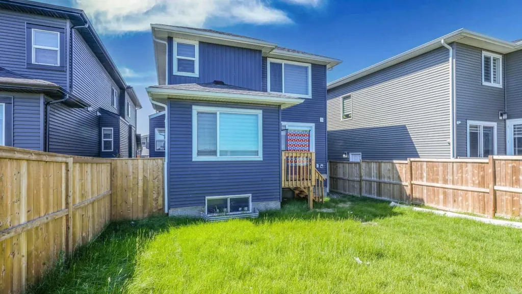 889 Corner Meadows Way NE Calgary AB T3N 2C7