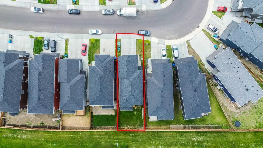 889 Corner Meadows Way NE Calgary AB T3N 2C7