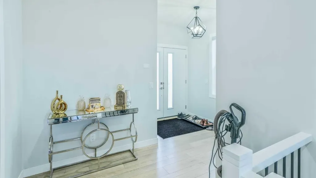 889 Corner Meadows Way NE Calgary AB T3N 2C7