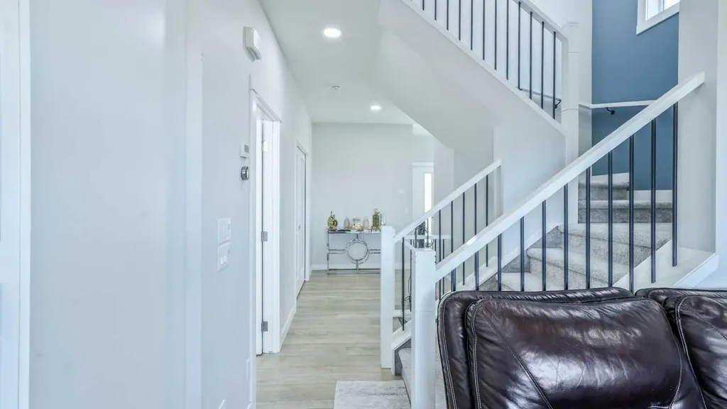889 Corner Meadows Way NE Calgary AB T3N 2C7