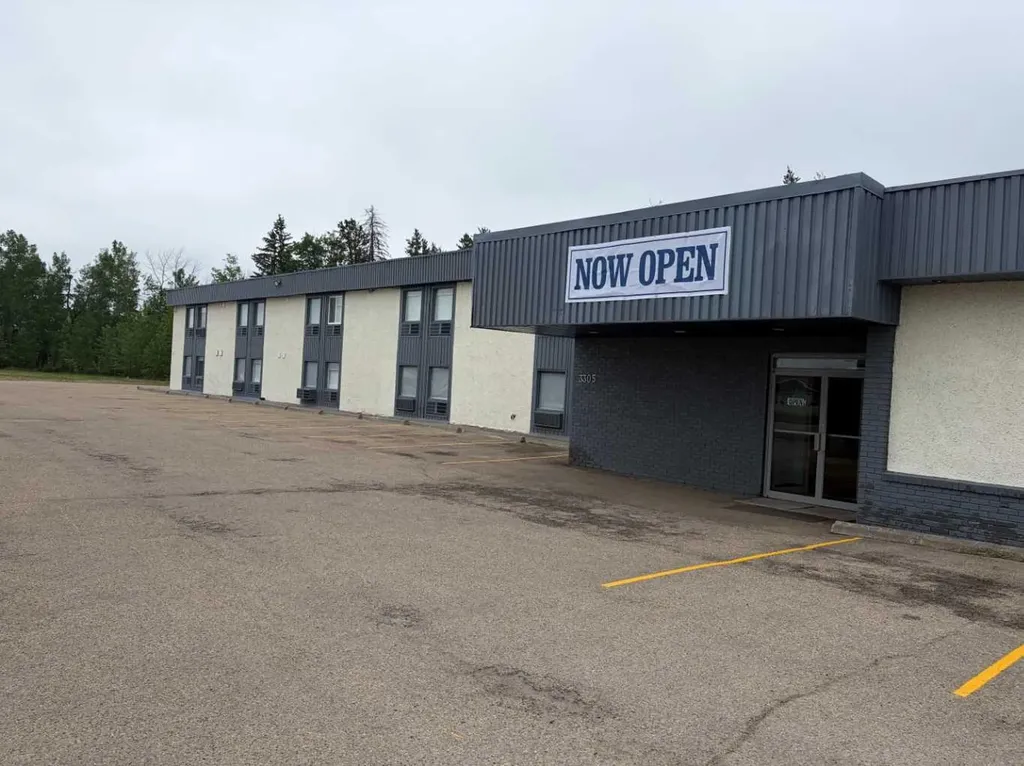 3305 Caxton Street Whitecourt AB T7S 1N8