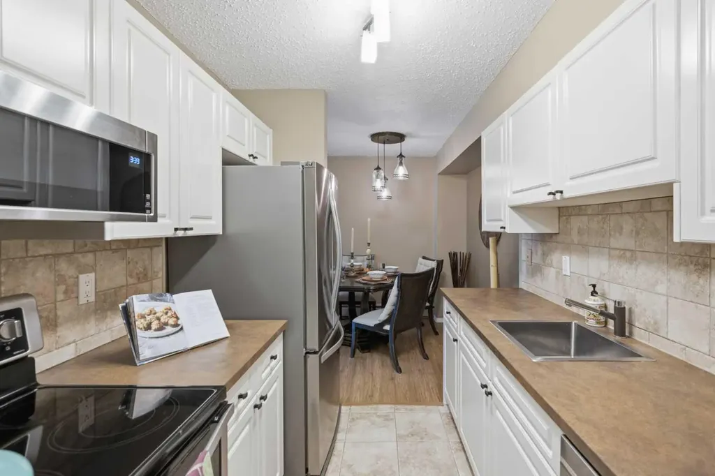 8948 Elbow Drive Calgary AB T2V 0H9