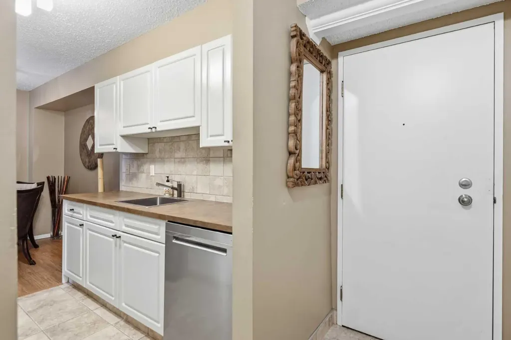 8948 Elbow Drive Calgary AB T2V 0H9