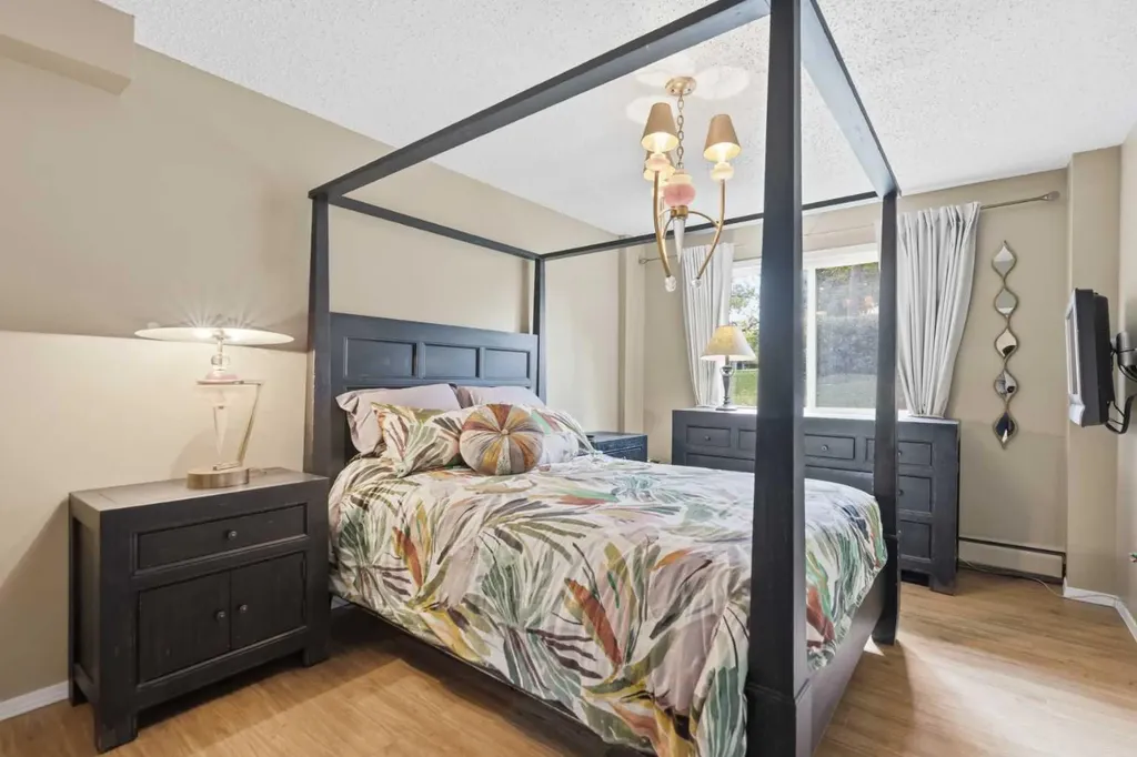 8948 Elbow Drive Calgary AB T2V 0H9