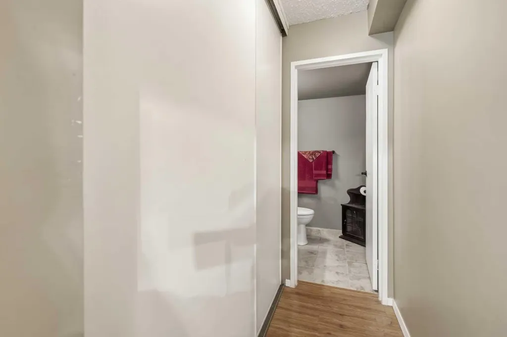 8948 Elbow Drive Calgary AB T2V 0H9