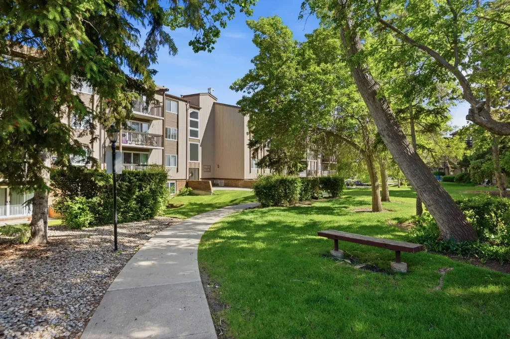 8948 Elbow Drive Calgary AB T2V 0H9
